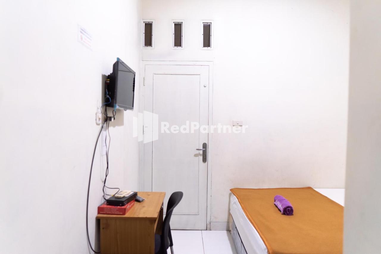 Wisma Aini Syariah Mitra Reddoorz Bandar Lampung Exteriör bild